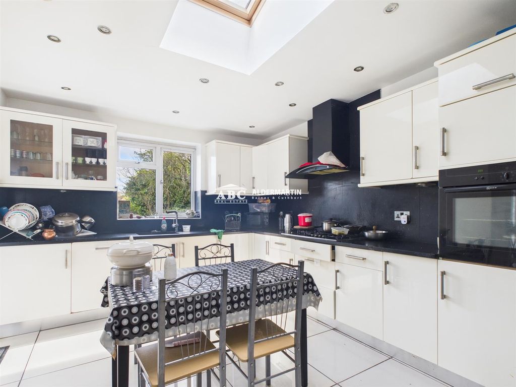 Property photo 3 of 17 Cam03827G0-Pr0111-Still009.Jpg