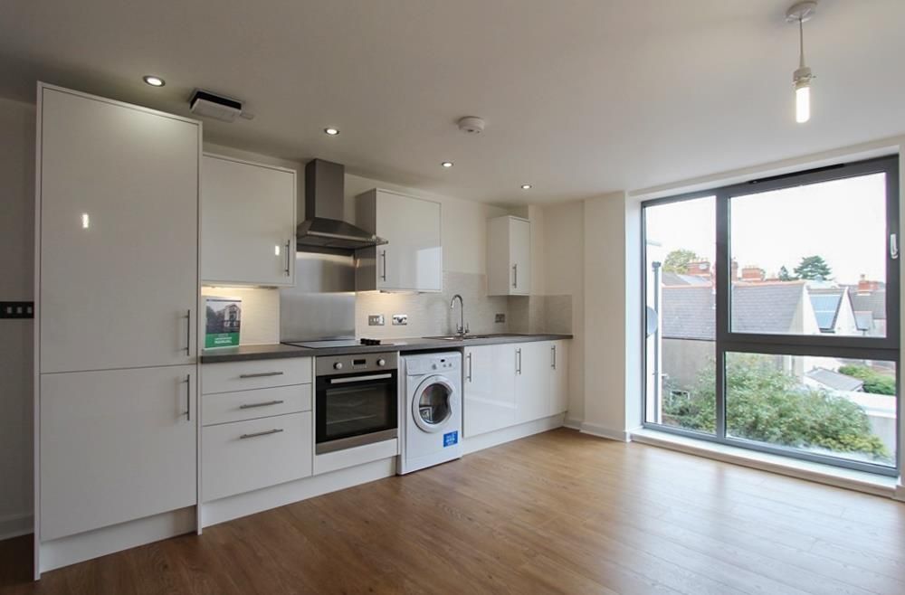 Property photo 2 of 8 14, 190 Cathays Terrace Lr-4.Jpg