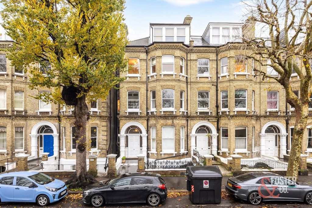 Property photo 1 of 18 Cromwell Road 27, Flat 4-017.Jpg