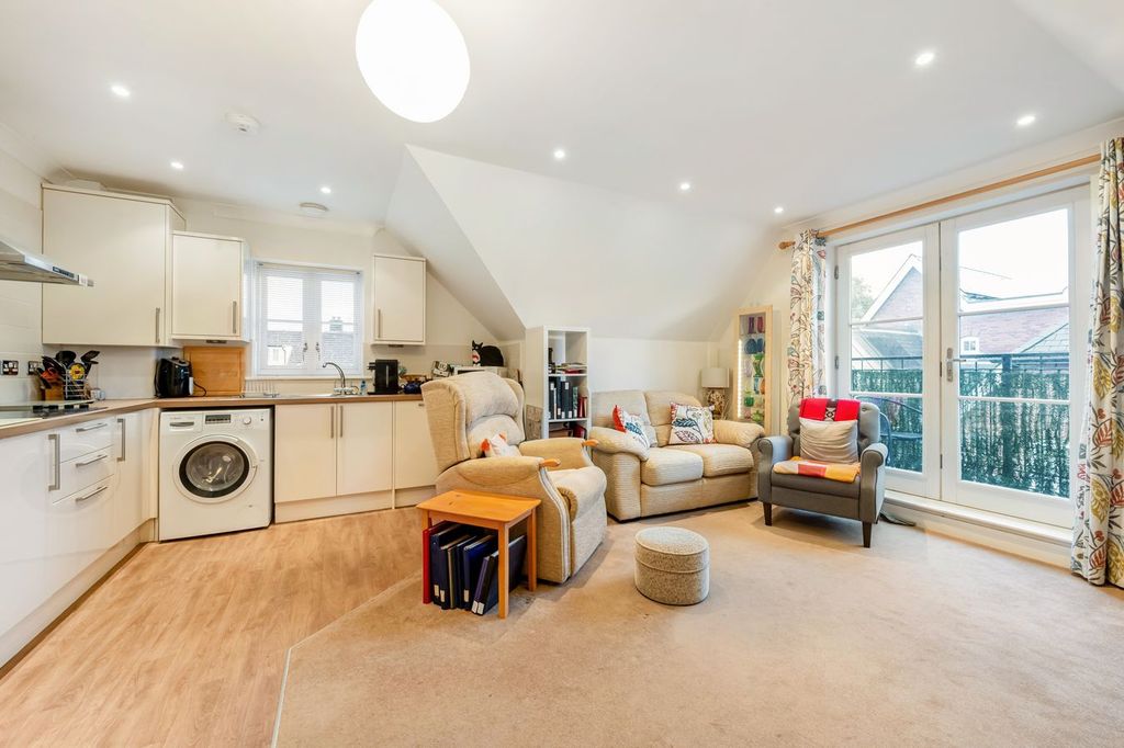 Property photo 2 of 19