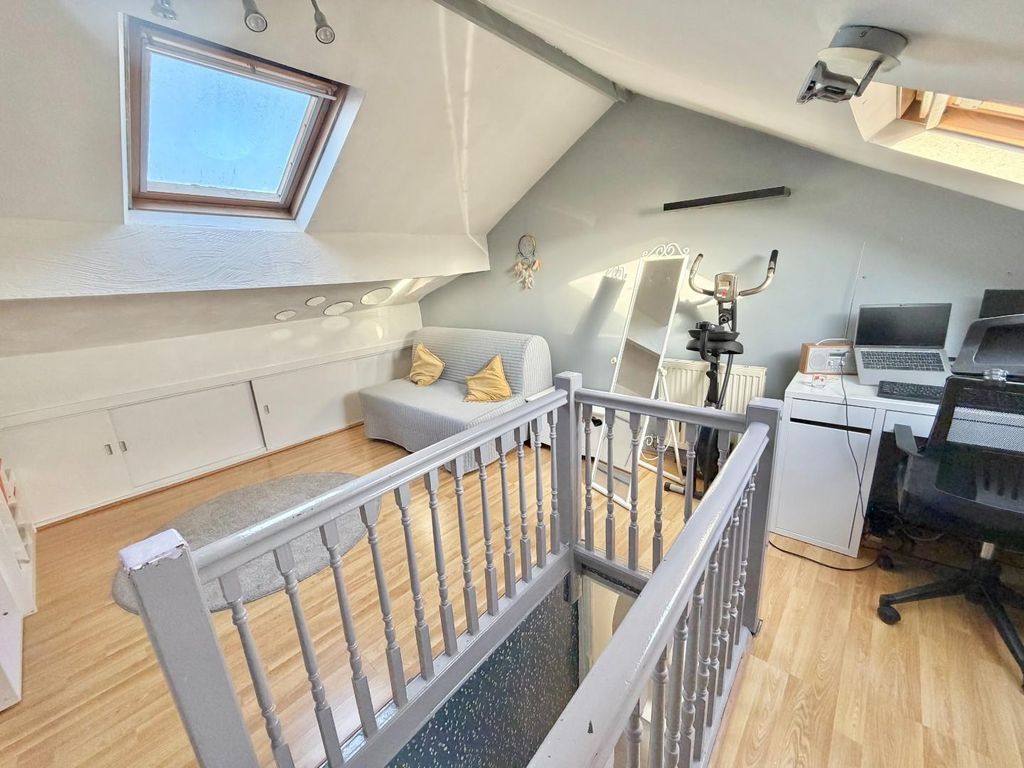 Property photo 3 of 24 Loft 2