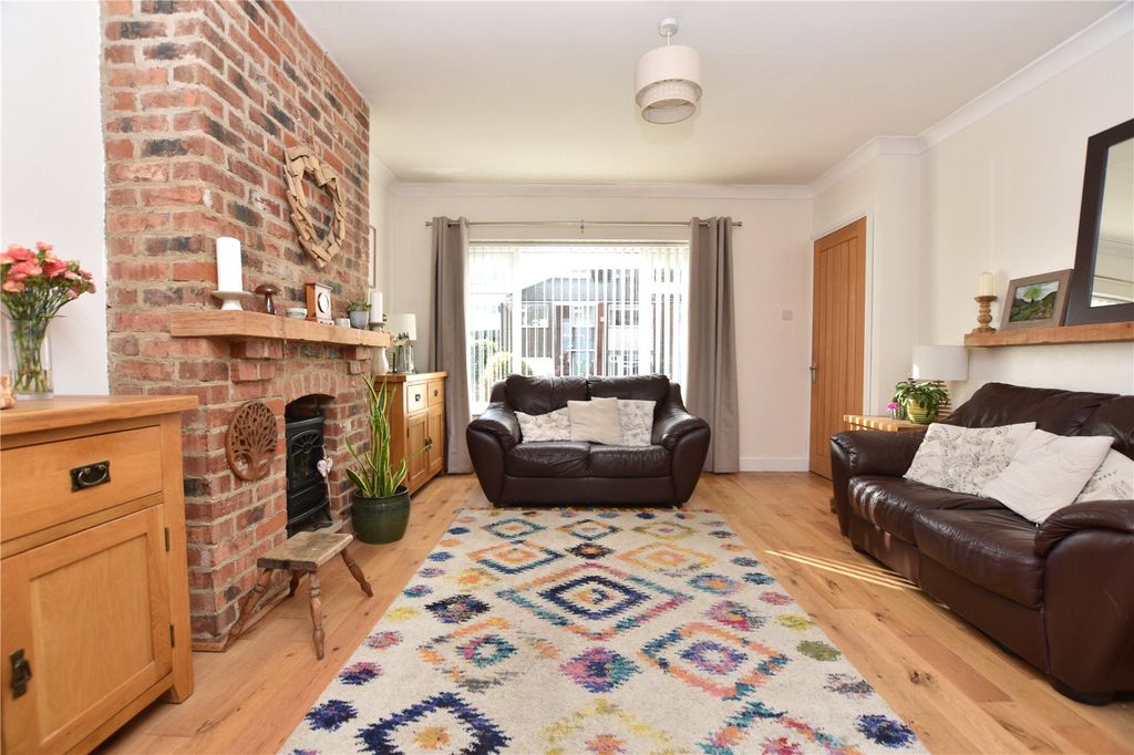 Property photo 2 of 23 Picture No. 11