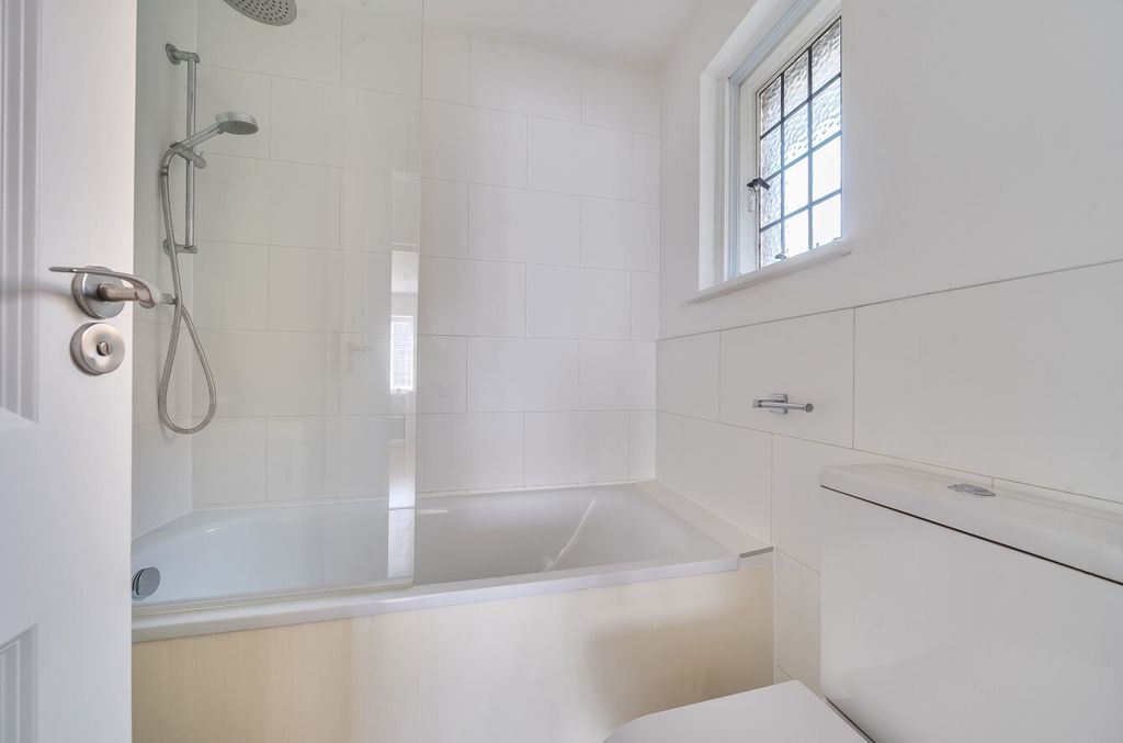 Additional image 6 of 2 bed flat for saleHigh Street, East Grinstead, West Sussex RH19