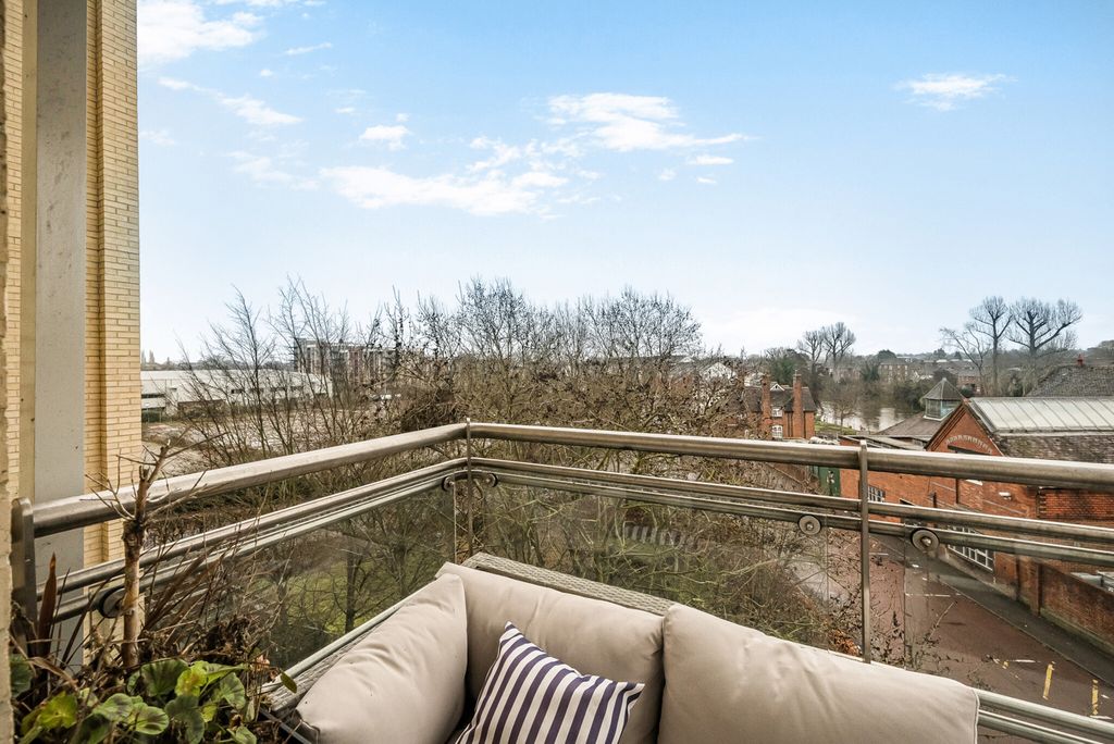 Property photo 3 of 24 1409953-12-698B04...