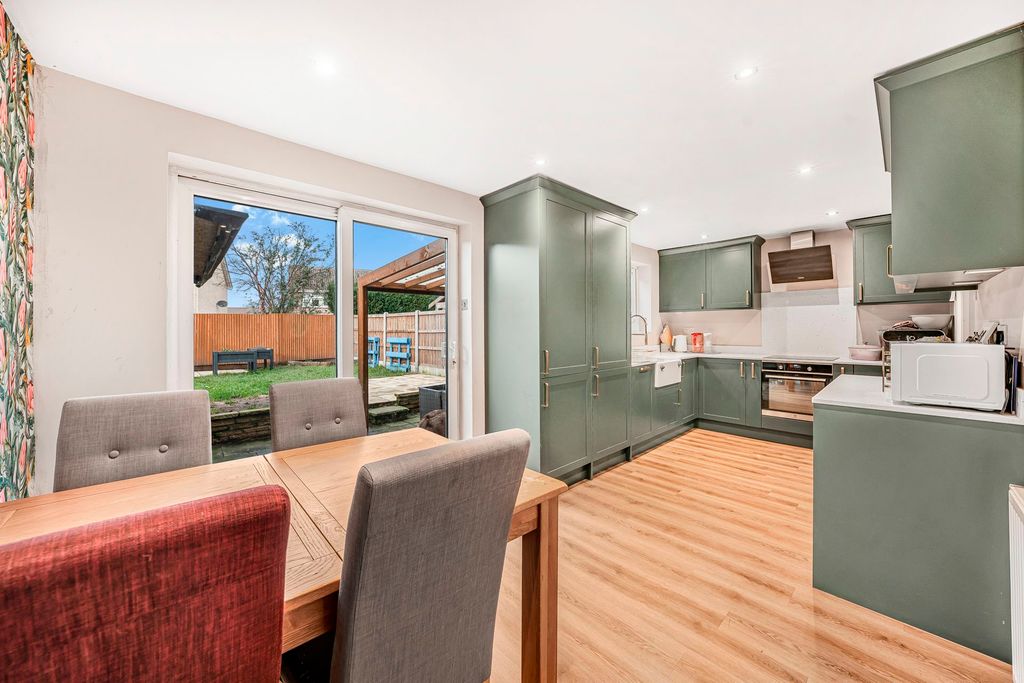 Property photo 2 of 22