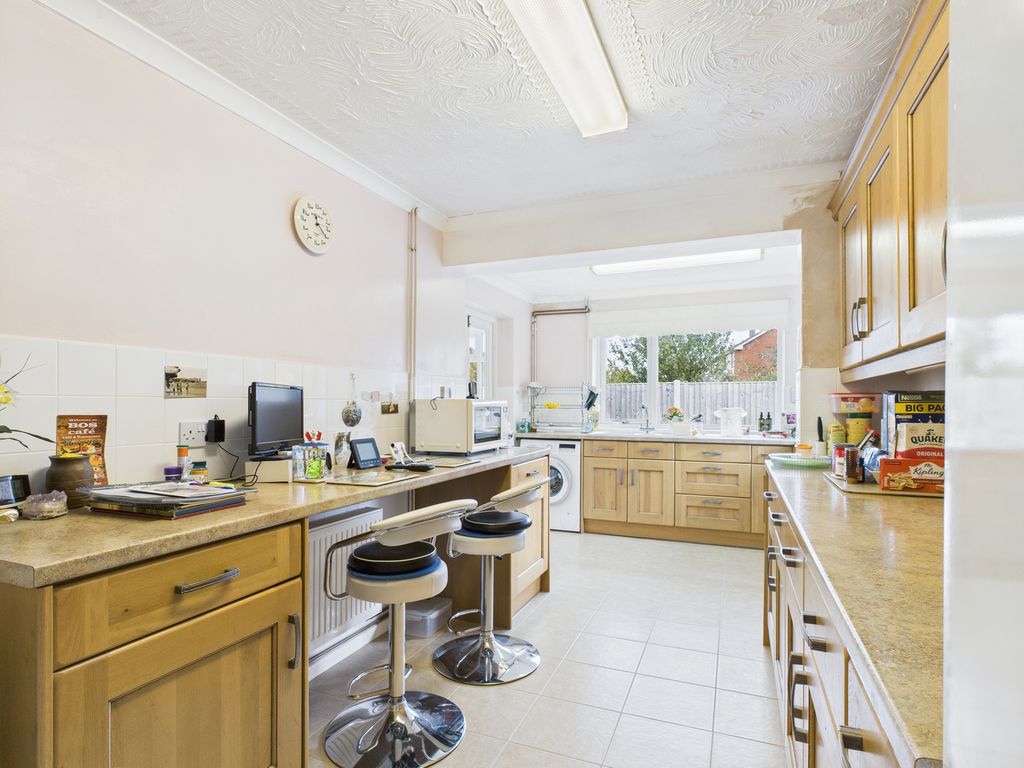 Property photo 3 of 22 Kitchen