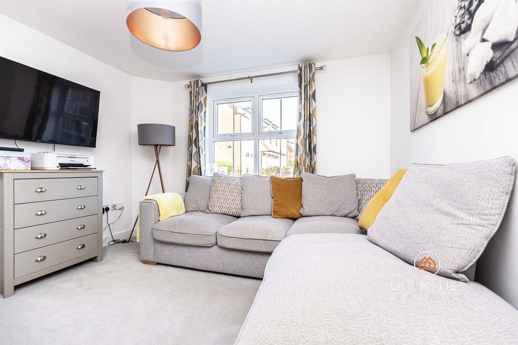 Property photo 3 of 12