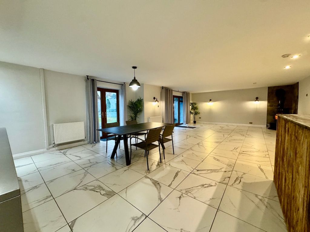 Property photo 3 of 83