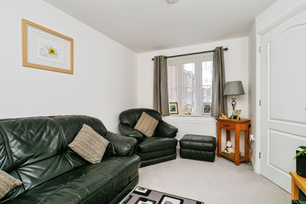 Property photo 2 of 19