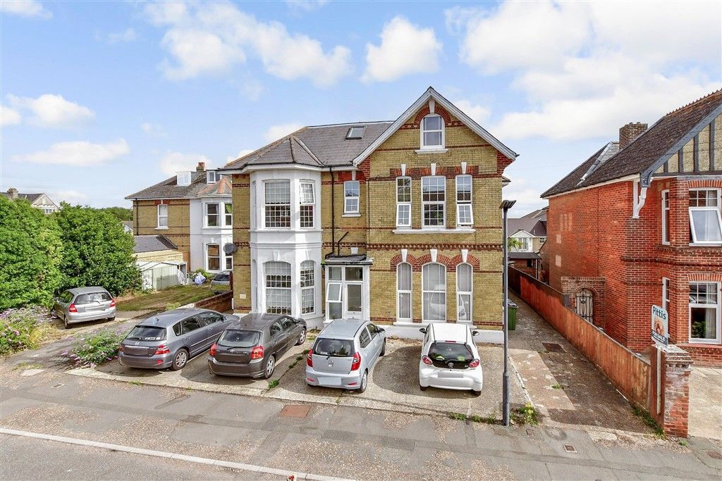 Property photo 2 of 16 Front Aspect