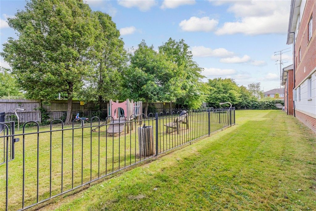 Property photo 1 of 8 Surrounding Area