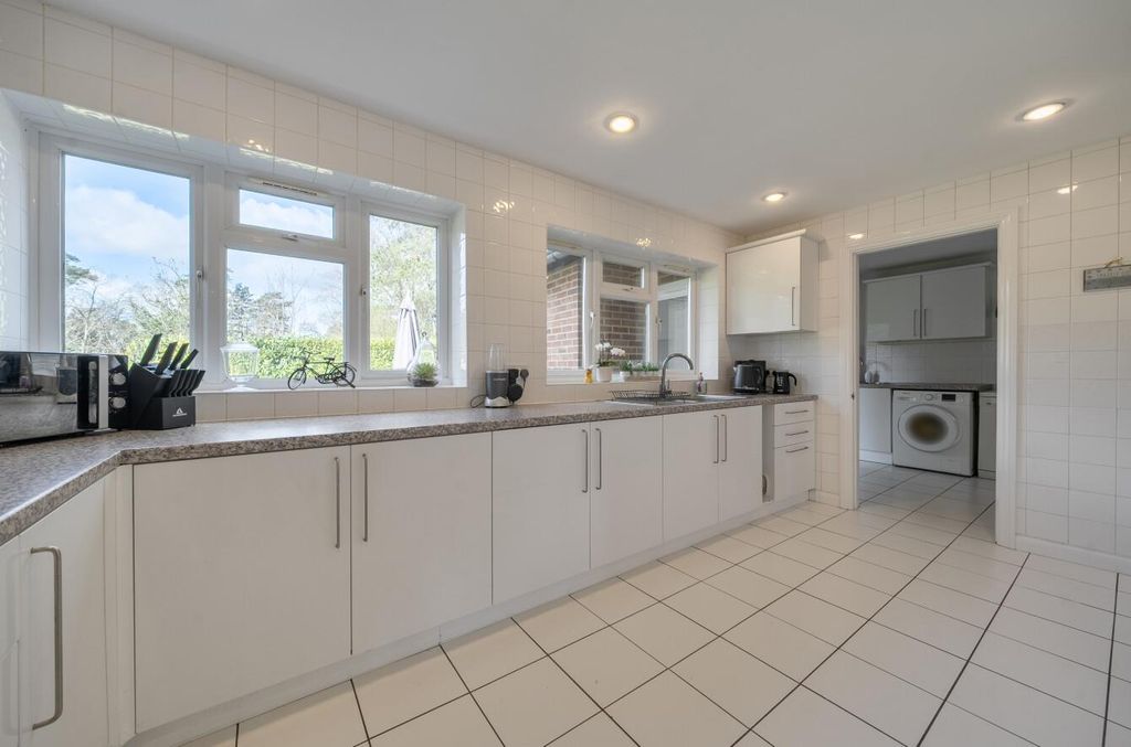 Property photo 3 of 39