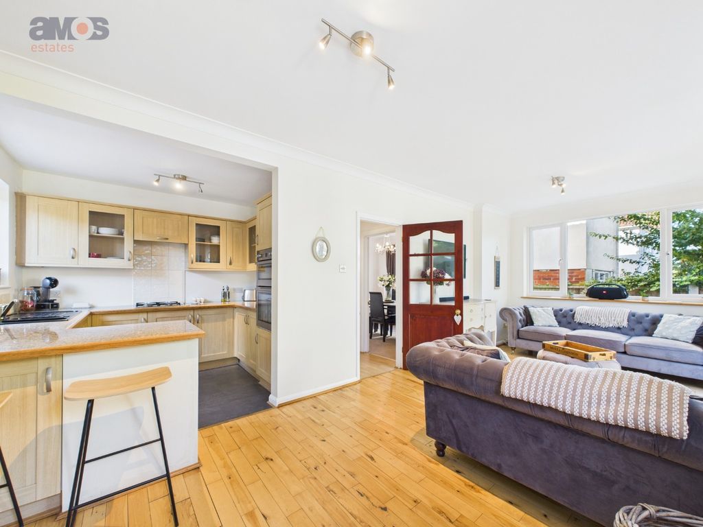 Property photo 3 of 27 4473425