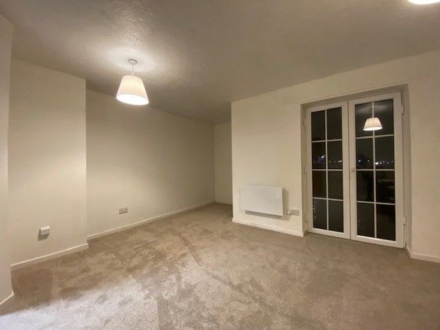 Property photo 3 of 7 Balcony