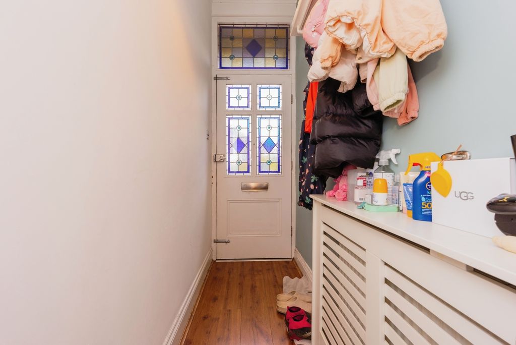 Property photo 2 of 17 Photo