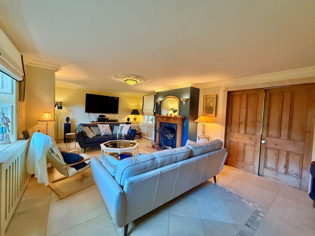 Property photo 2 of 24