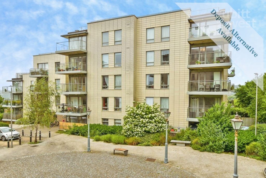 Property photo 1 of 17 External