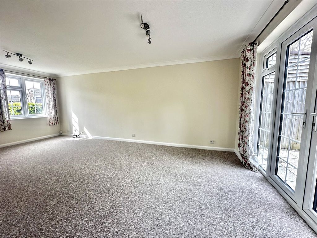 Property photo 2 of 12 Picture No. 15