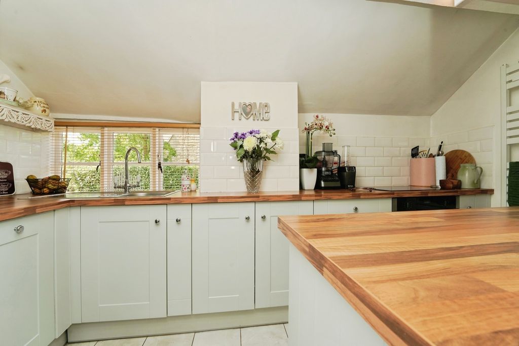 Property photo 2 of 17 Kitchen