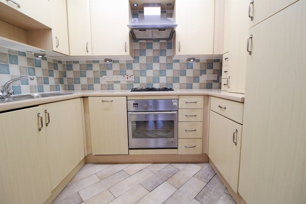 Property photo 2 of 8 Kitchen