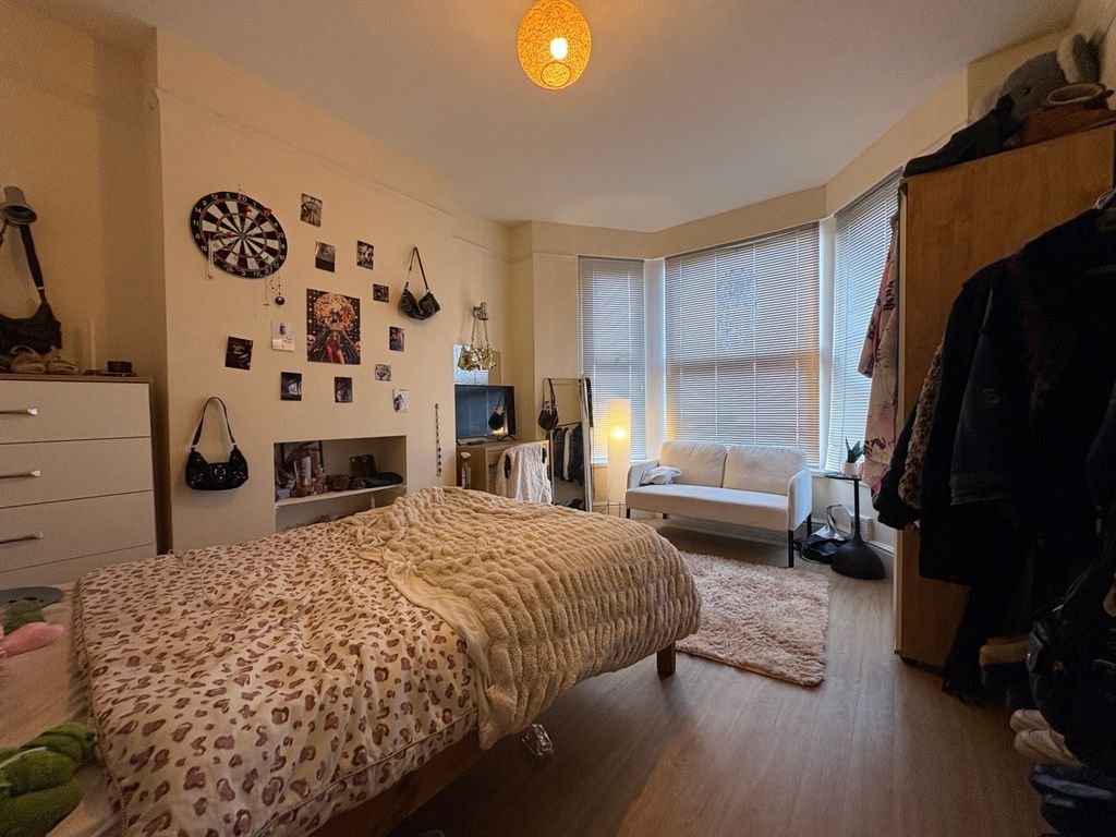Property photo 3 of 12 57874046-7E28-4ba2-A54E-F32710c9c3A4