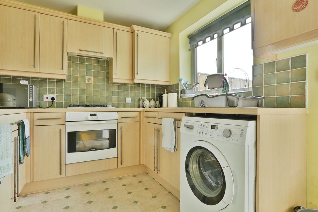 Property photo 2 of 13 4117155