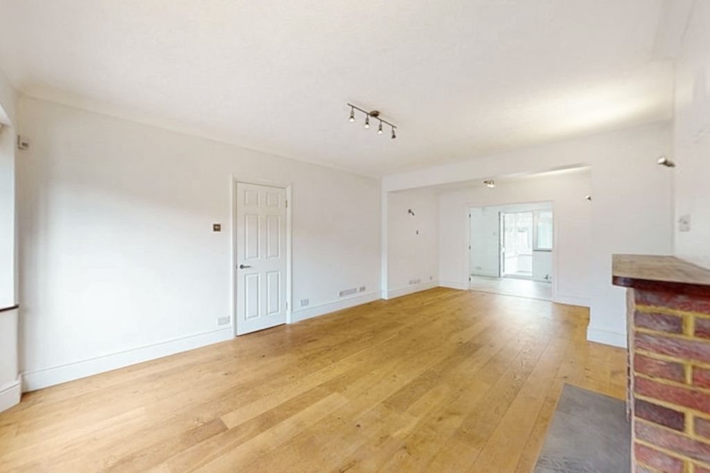 Property photo 2 of 14 5329451