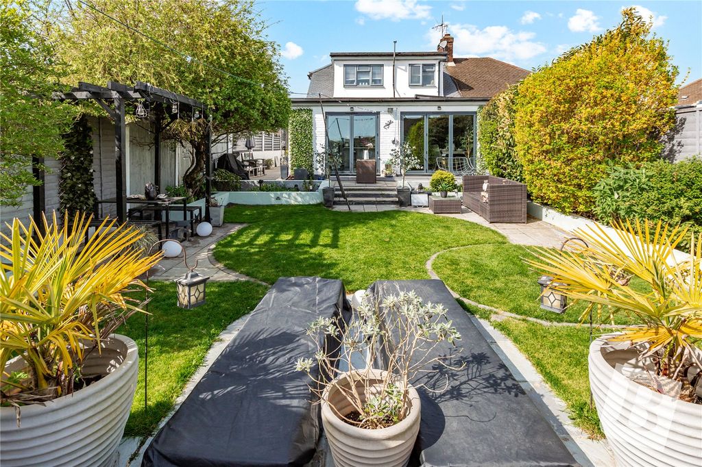 Property photo 1 of 18 Garden