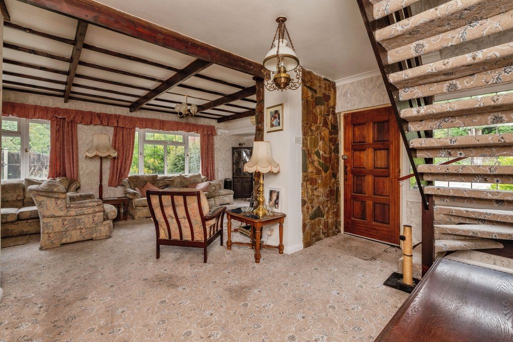 Property photo 2 of 17 Entrance Hallway