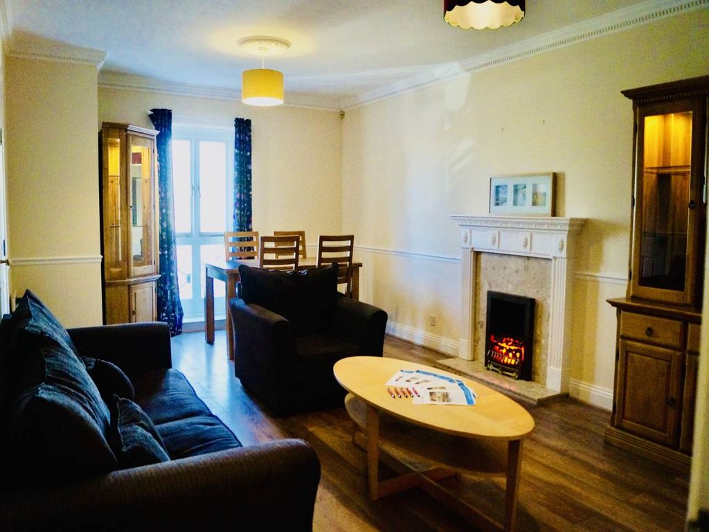 Property photo 2 of 20 Lounge