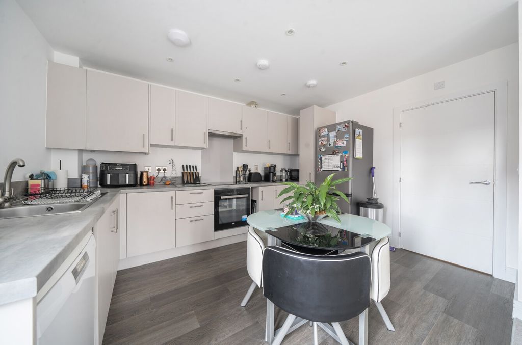 Property photo 3 of 10 1458890-6-6A06E54...
