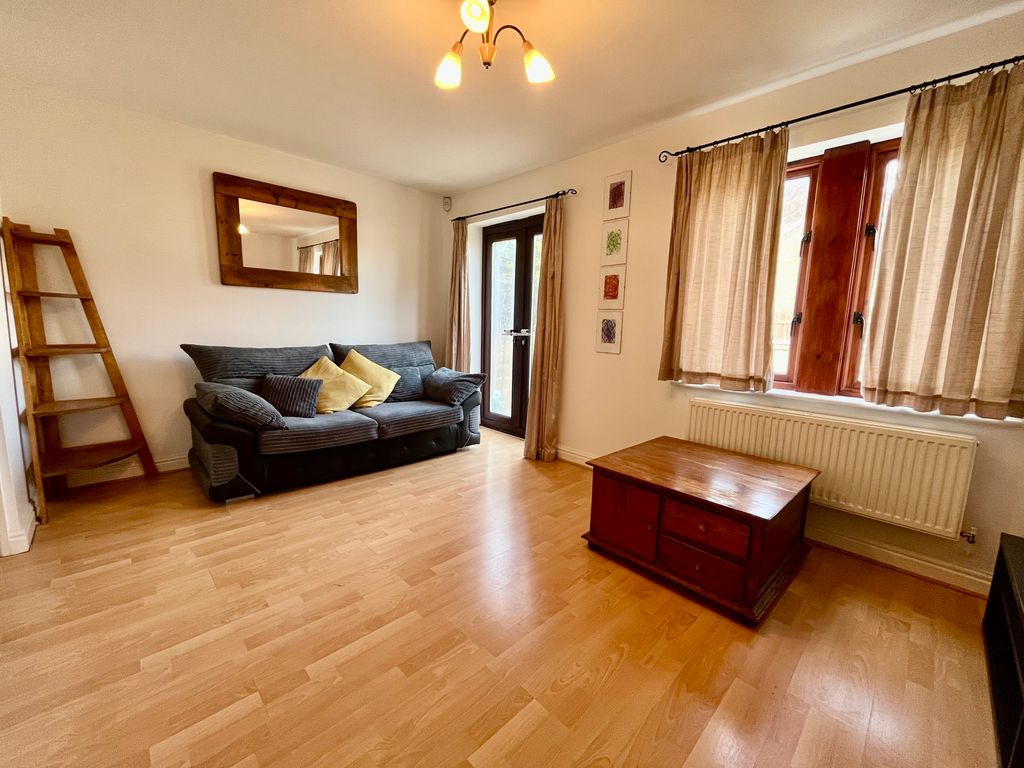 Property photo 2 of 8 Image
