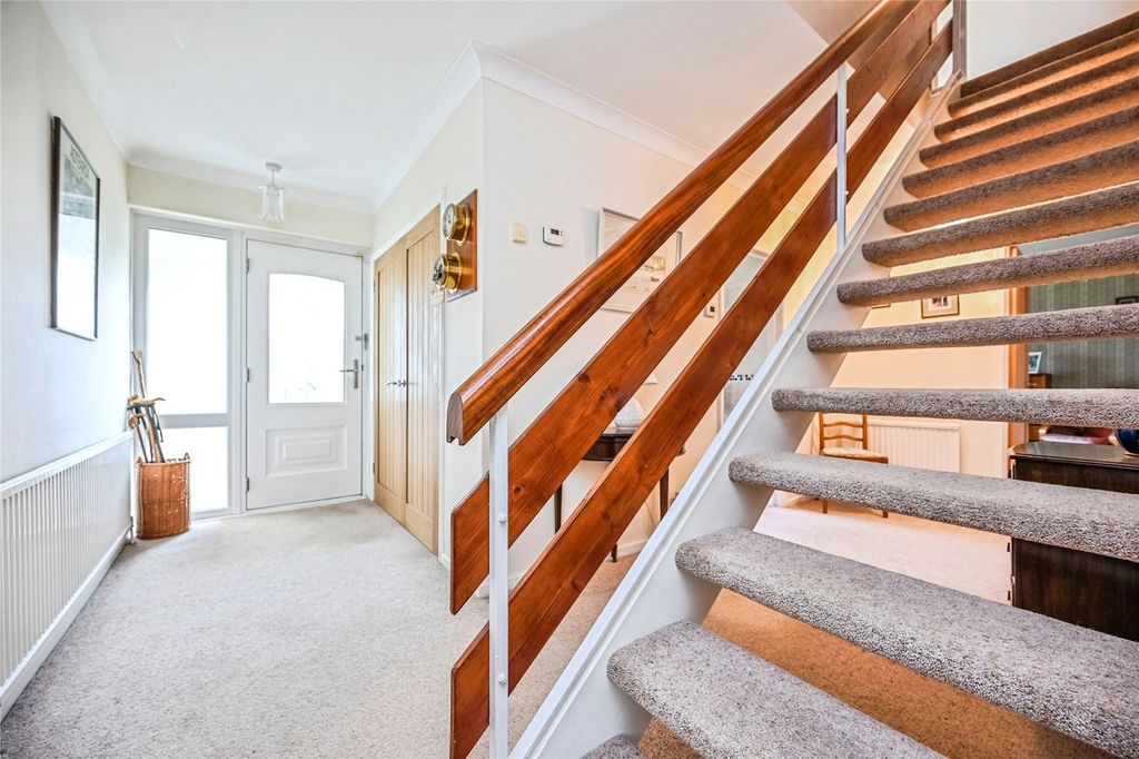 Property photo 2 of 19 Picture No. 11