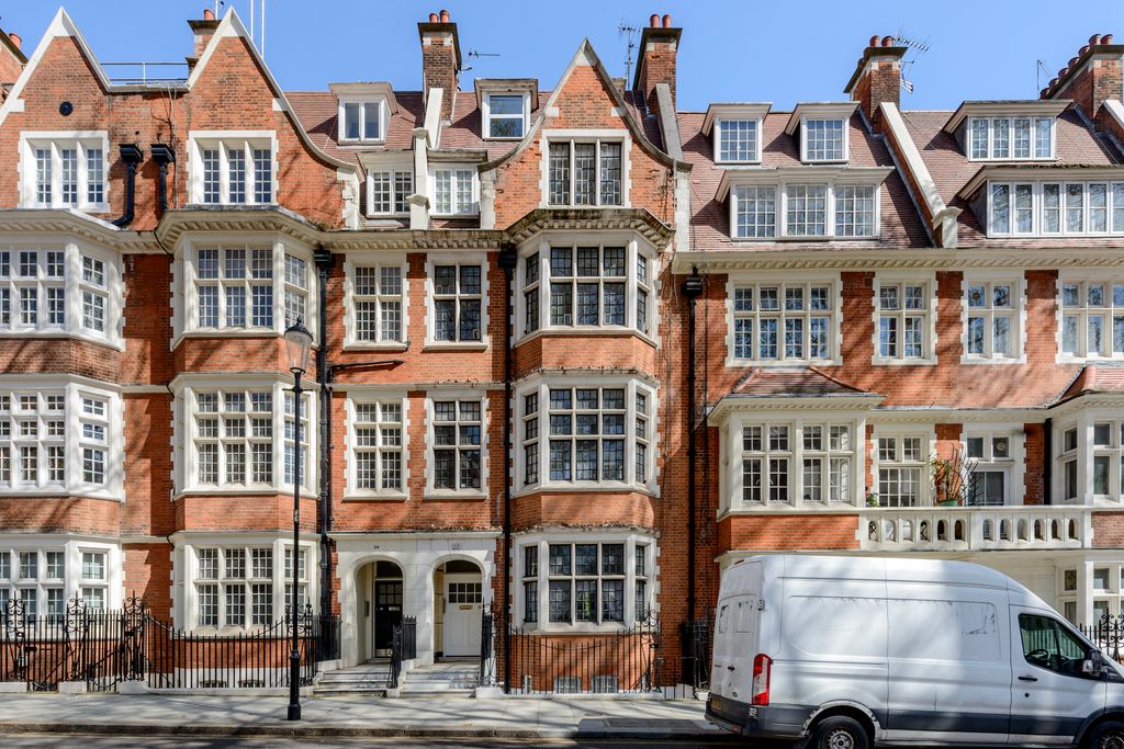 Property photo 1 of 9 5@22 Hornton St-0025.Jpg