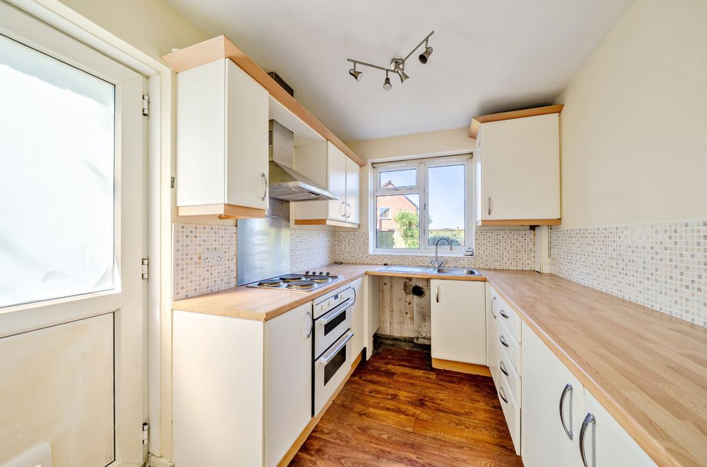 Property photo 2 of 17 1447990-17-69E8Ed...