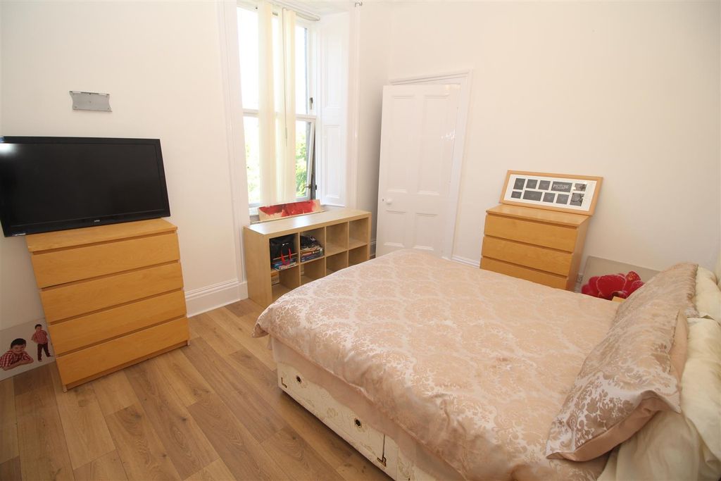 Additional image 9 of 4 bed flat for saleArdgowan Square, Greenock PA16
