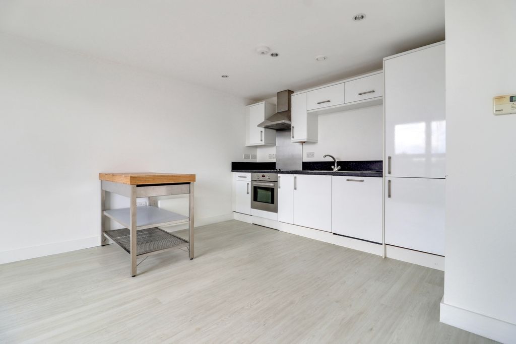 Property photo 2 of 9 Img_7056-Img_7058