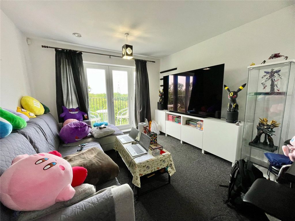 Property photo 2 of 11 Lounge