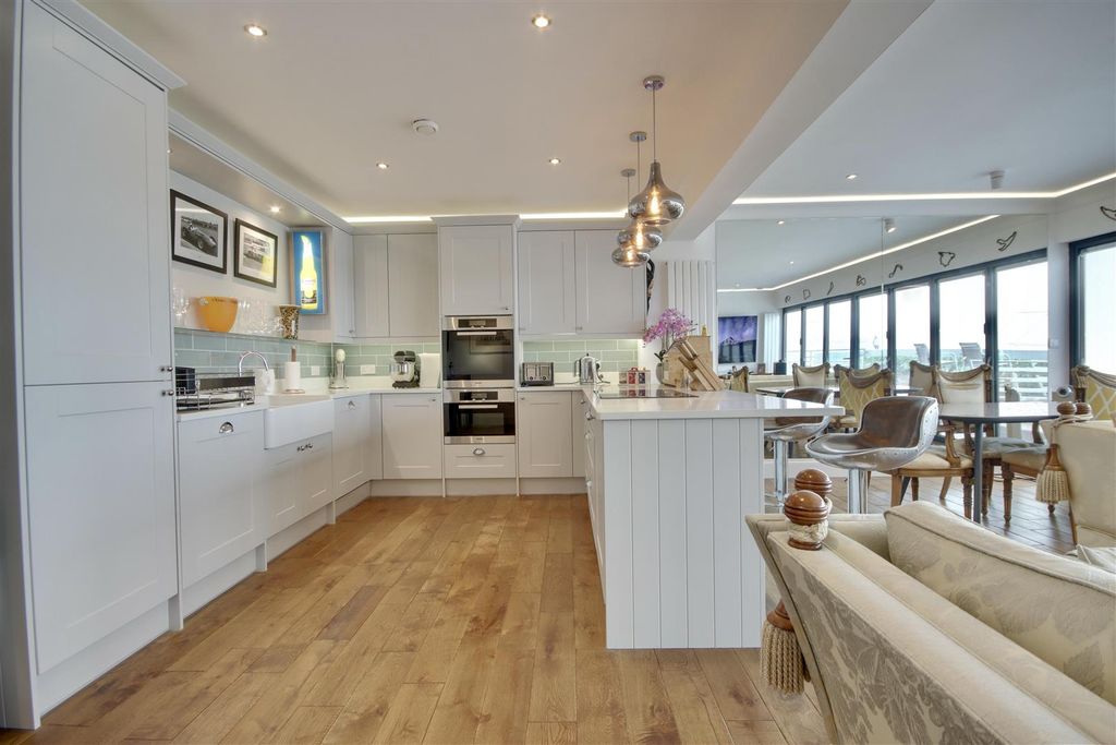 Property photo 1 of 22 38E838C5-95Ec-4532-971E-8A5C575962Fd_1_201_A.Jpeg