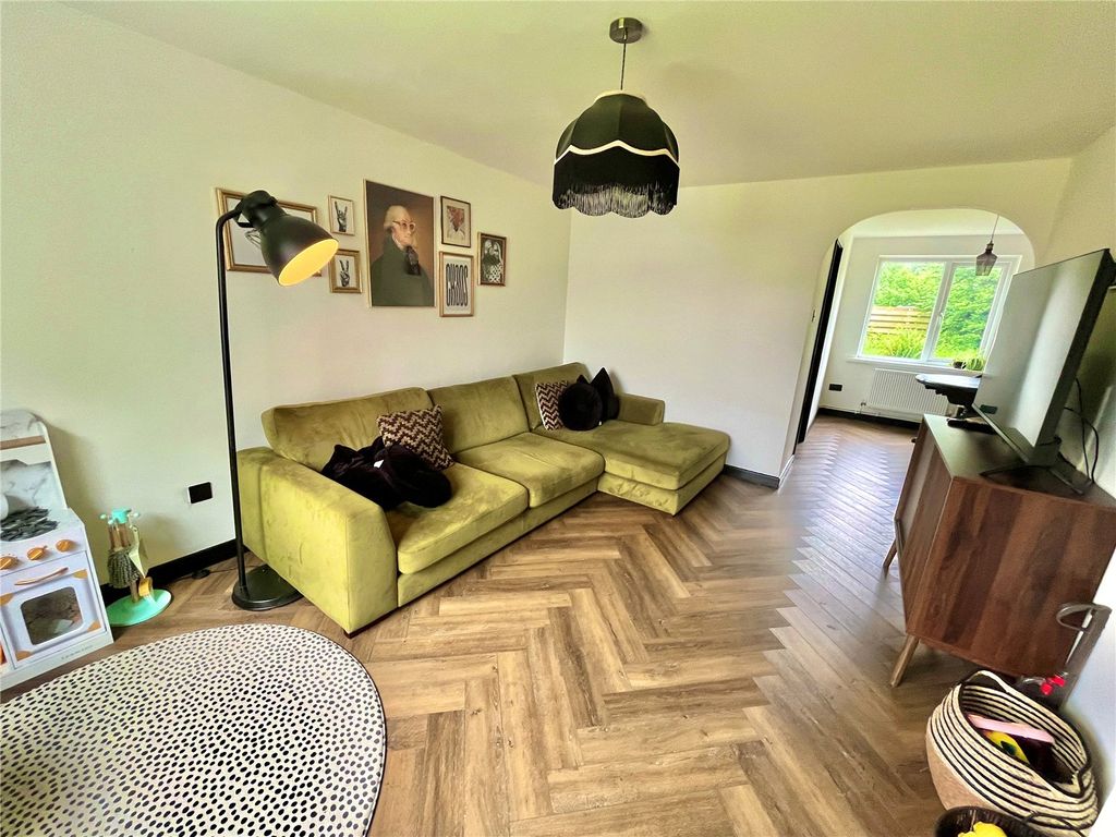 Property photo 3 of 16 Picture No. 12