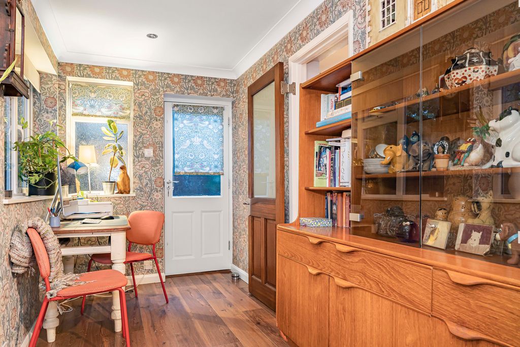 Additional image 15 of 4 bed detached house for saleCastleleigh Court, Enfield EN2