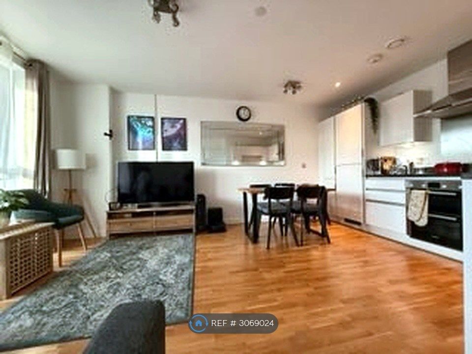 Property photo 3 of 9 Living Area