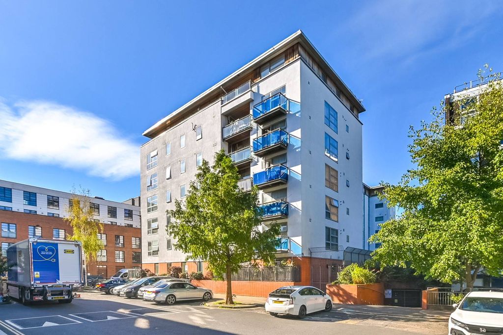 Property photo 1 of 8