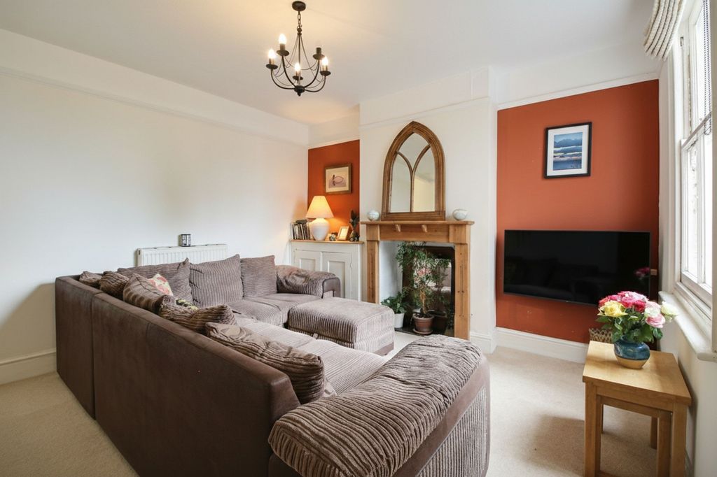 Property photo 2 of 14