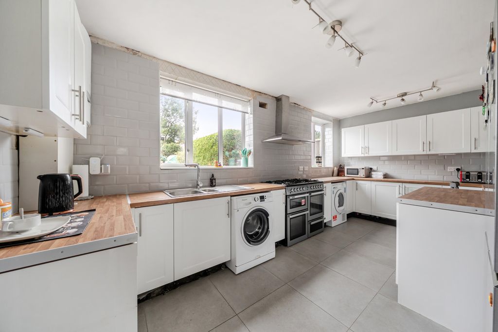 Property photo 2 of 20 1529694-11-6Accbb...