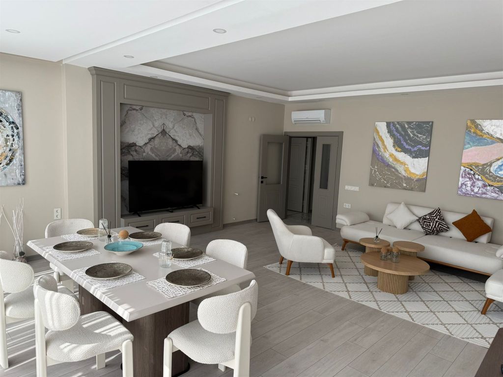Property photo 3 of 17 Sensational Property For Sale In Antalya With A Shared Pool - Lounge And Dining Space
