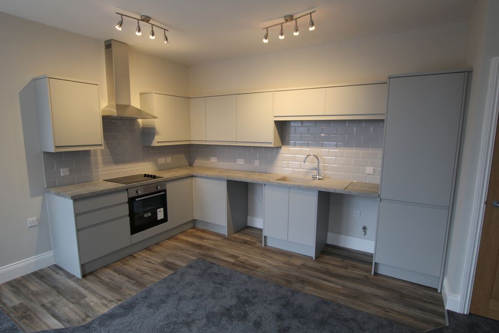 Property photo 3 of 8 Kitchen