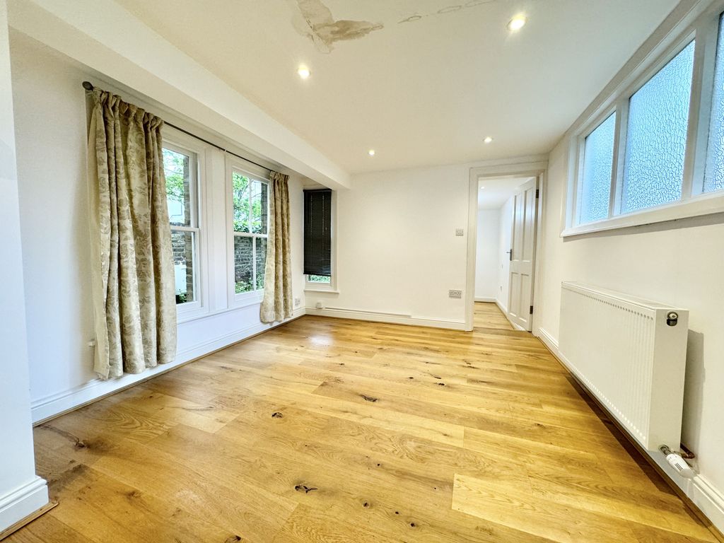 Property photo 3 of 9 Picture 3