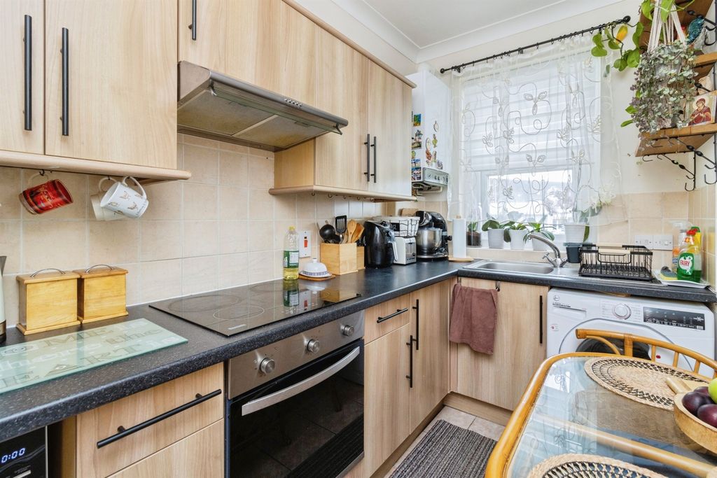 Property photo 3 of 17