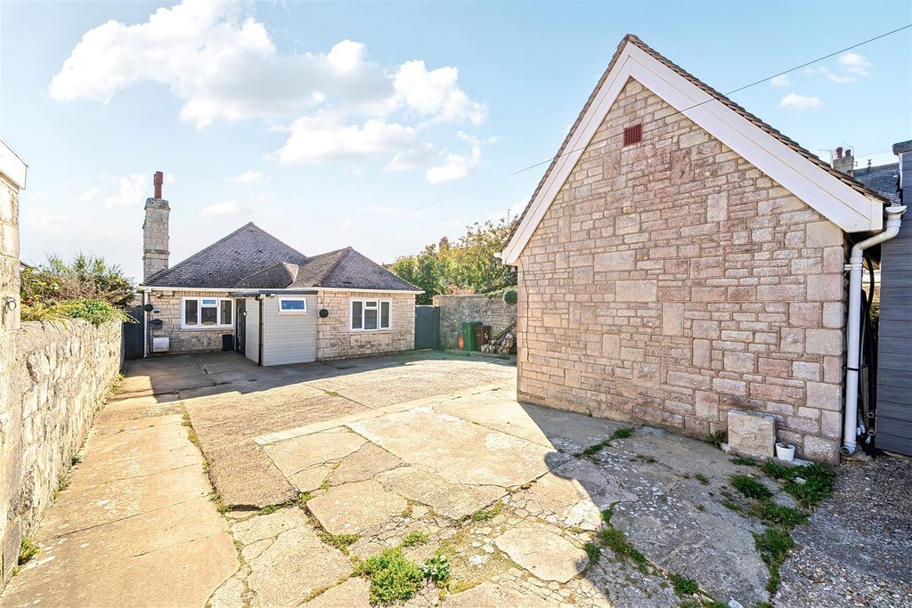 Property photo 1 of 23 1360855-4-68dc09d0Ec936.Jpg